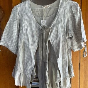 Cute linen top with a jacket feel.
